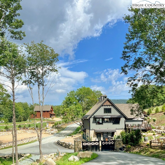 77 N Eagles Nest Trail