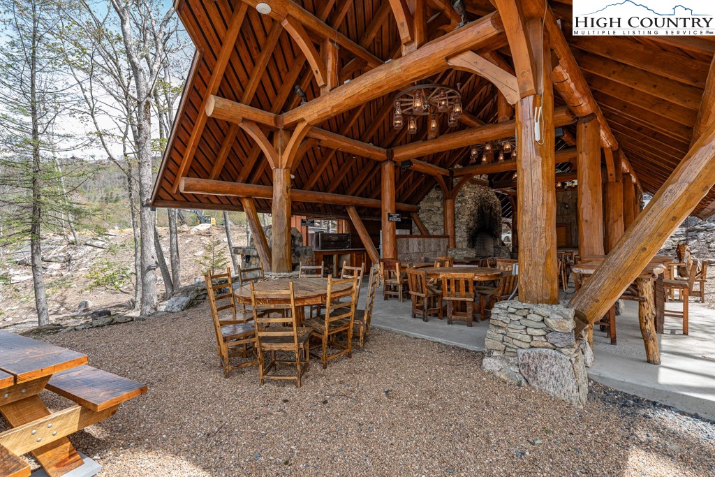 77 N Eagles Nest Trail
