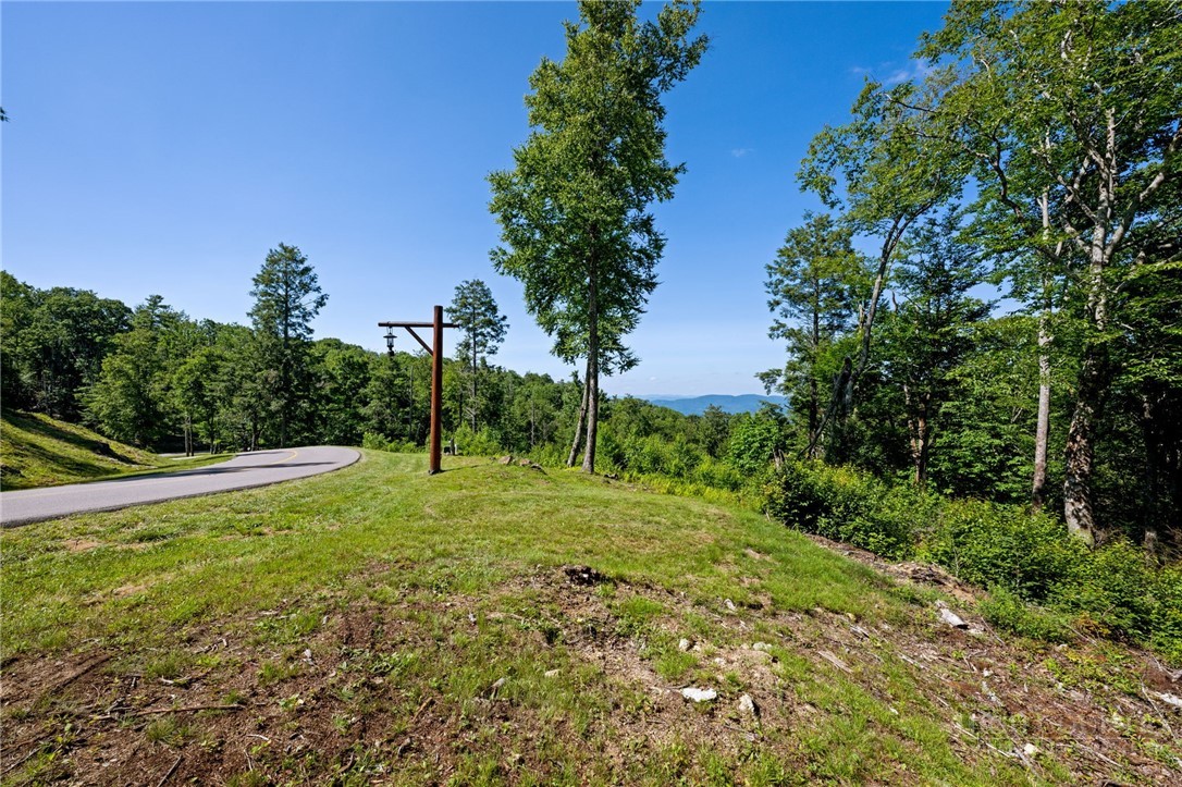 77 N Eagles Nest Trail