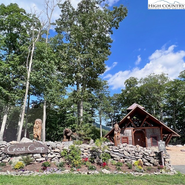 77 N Eagles Nest Trail
