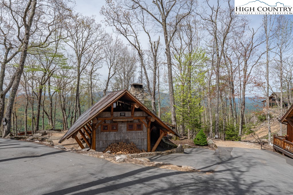 77 N Eagles Nest Trail