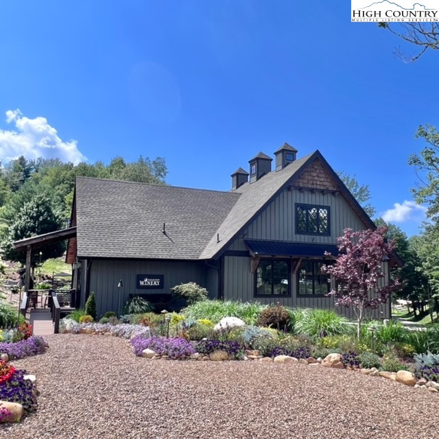 77 N Eagles Nest Trail