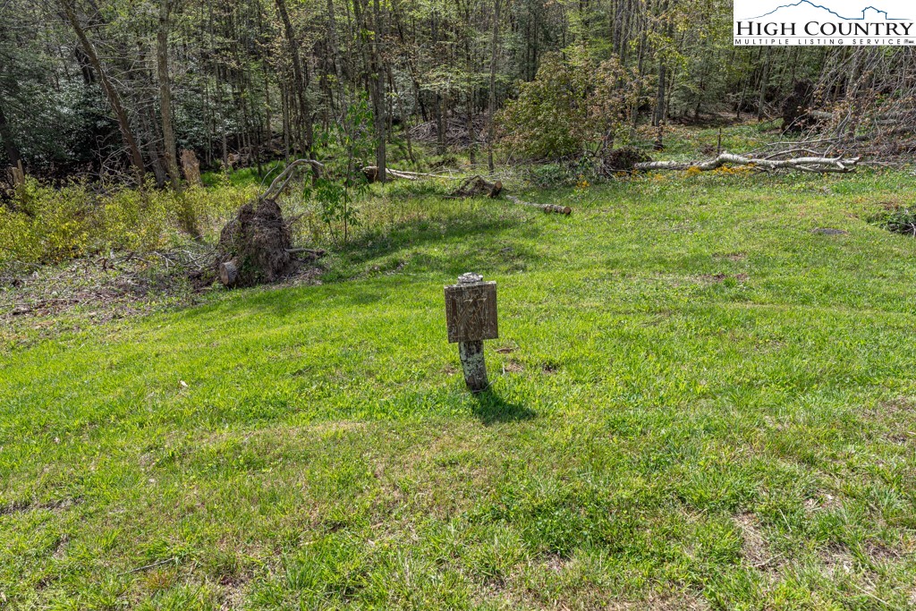 77 N Eagles Nest Trail