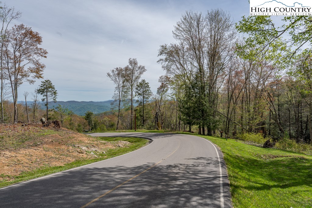 77 N Eagles Nest Trail