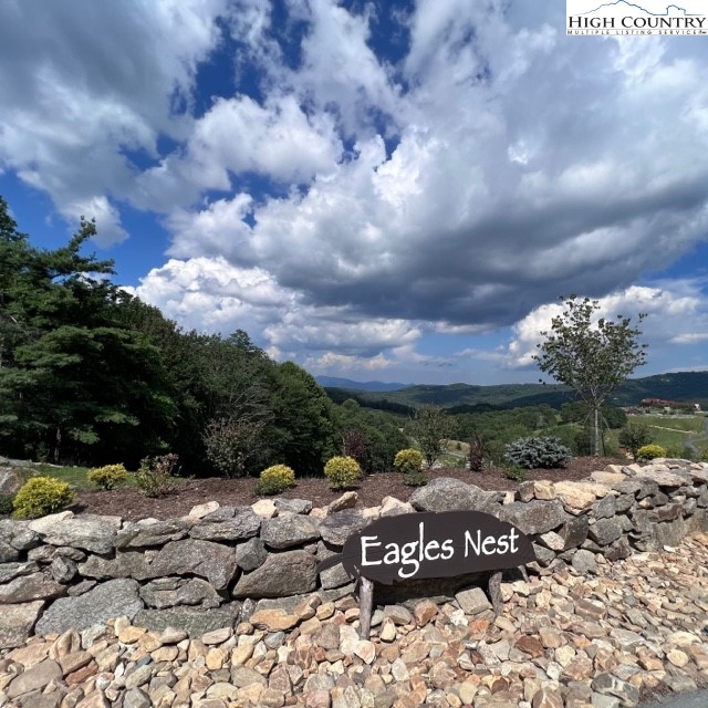 77 N Eagles Nest Trail