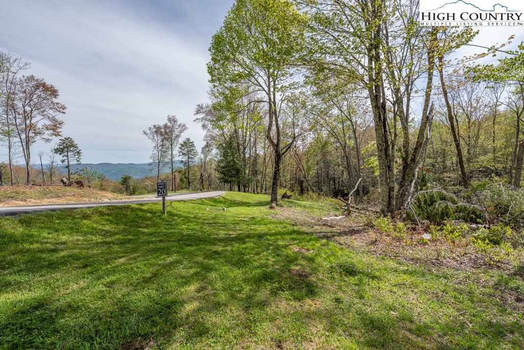 77 N Eagles Nest Trail
