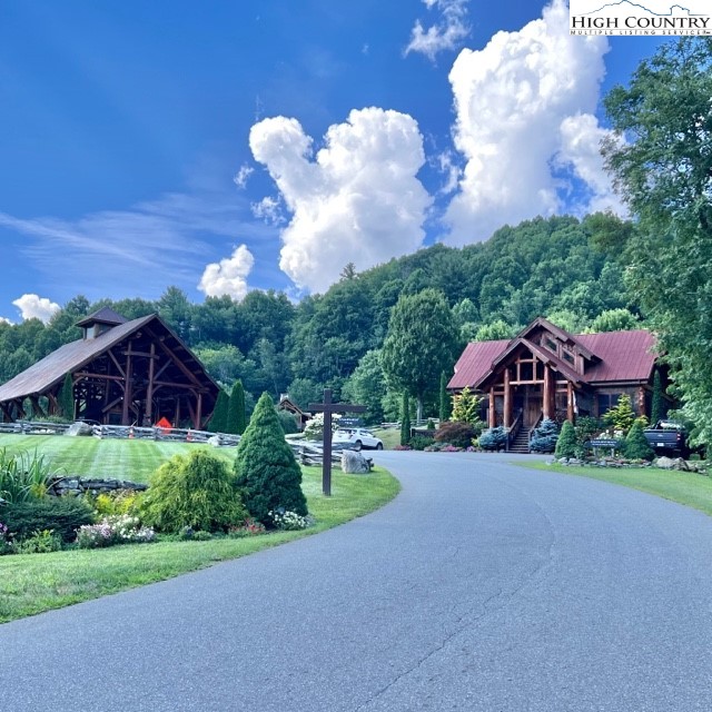 77 N Eagles Nest Trail
