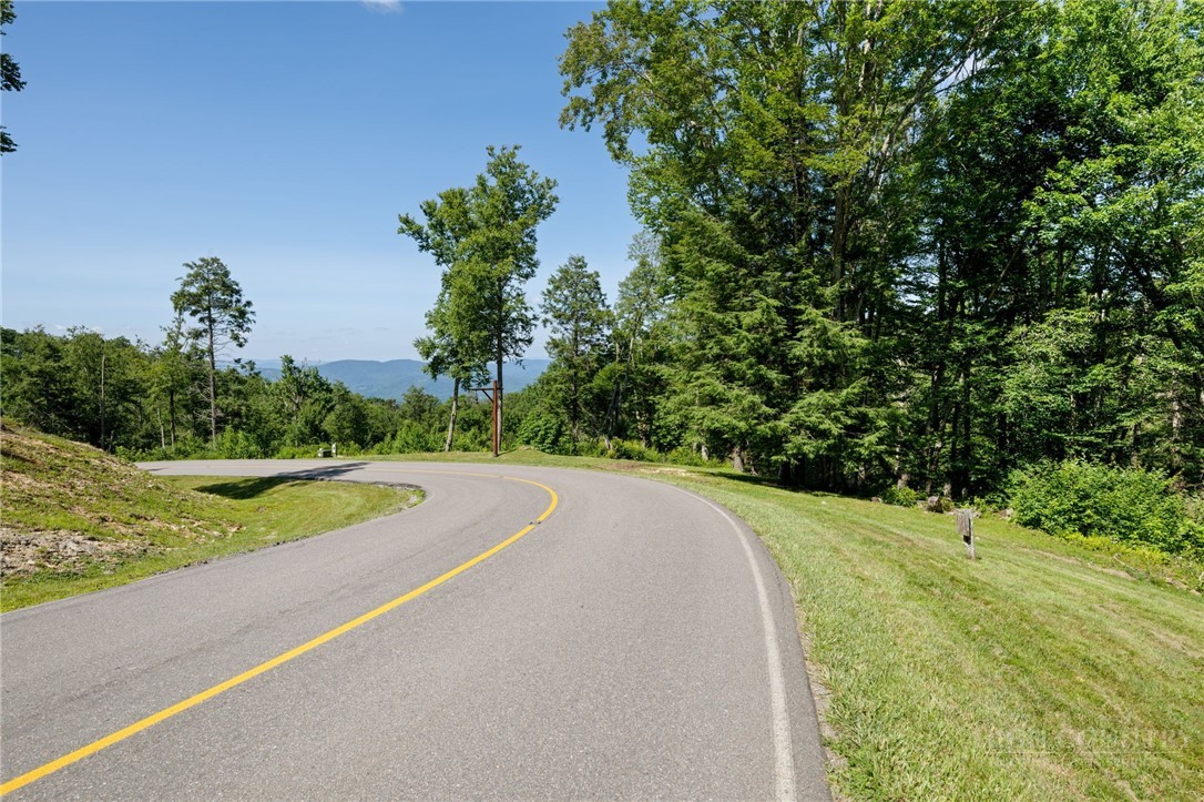77 N Eagles Nest Trail