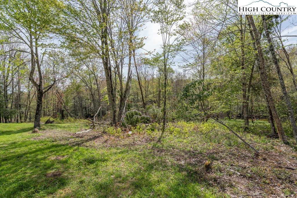 77 N Eagles Nest Trail