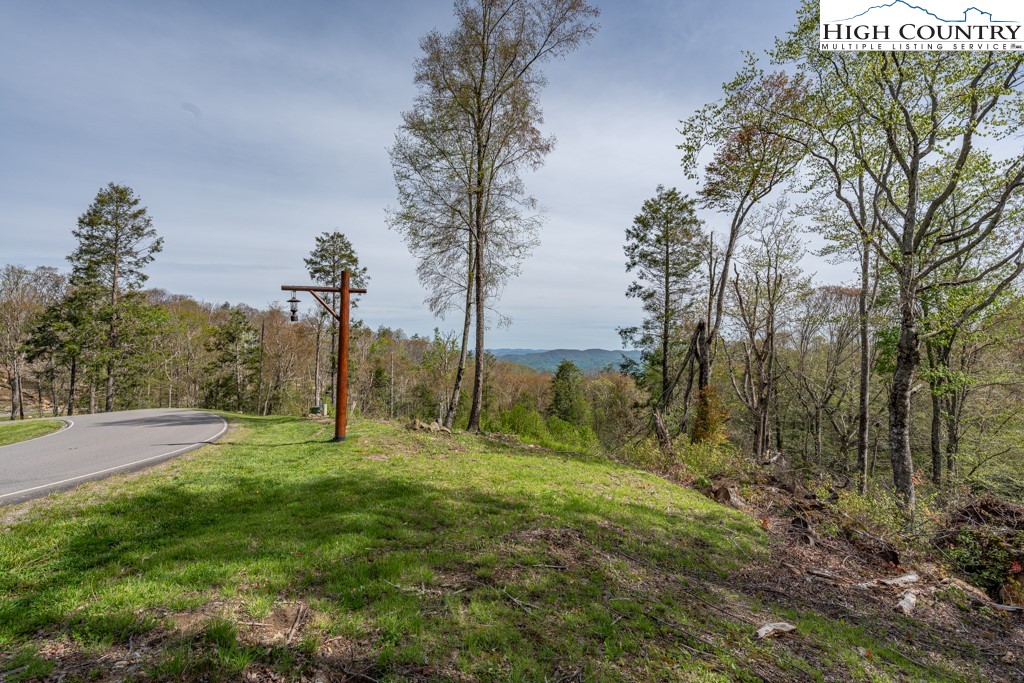 77 N Eagles Nest Trail