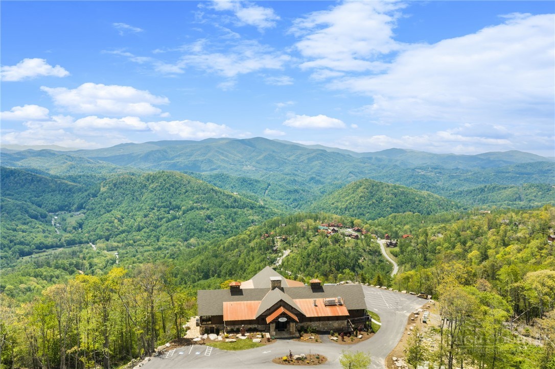 77 N Eagles Nest Trail