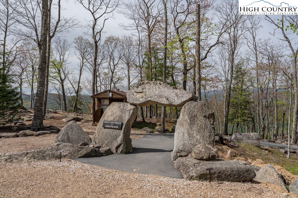 77 N Eagles Nest Trail