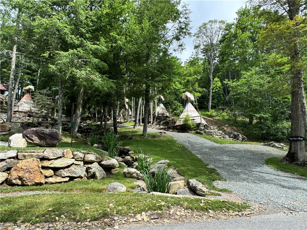 77 N Eagles Nest Trail