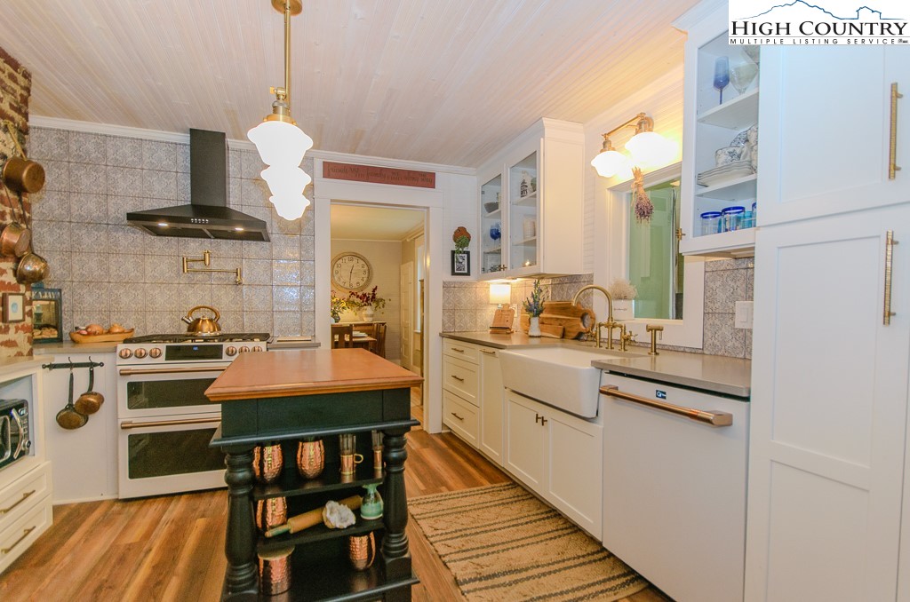 403 Linville Creek Road