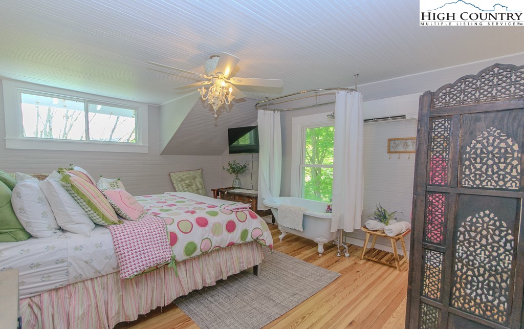 403 Linville Creek Road