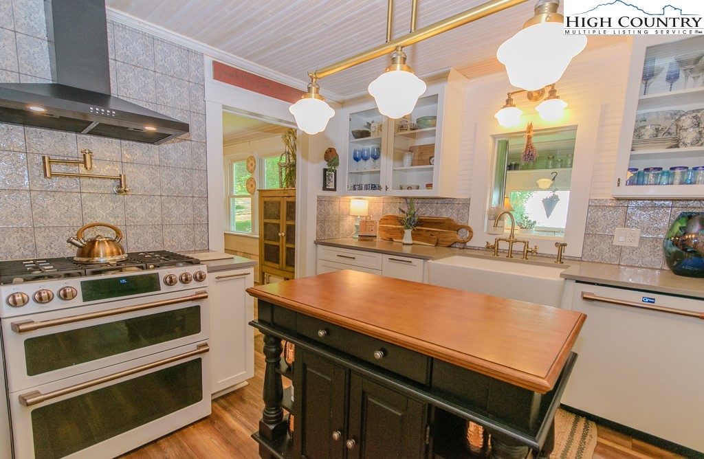 403 Linville Creek Road