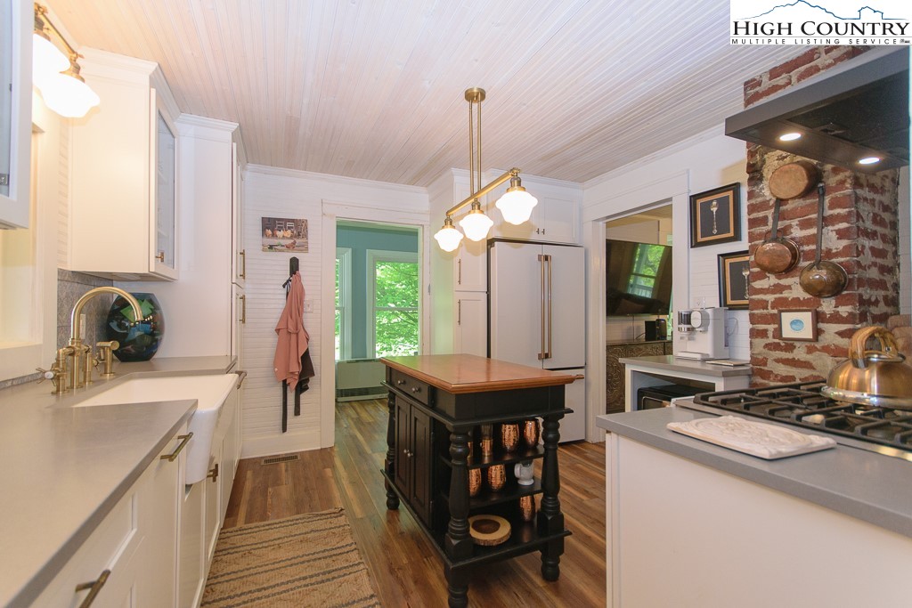 403 Linville Creek Road