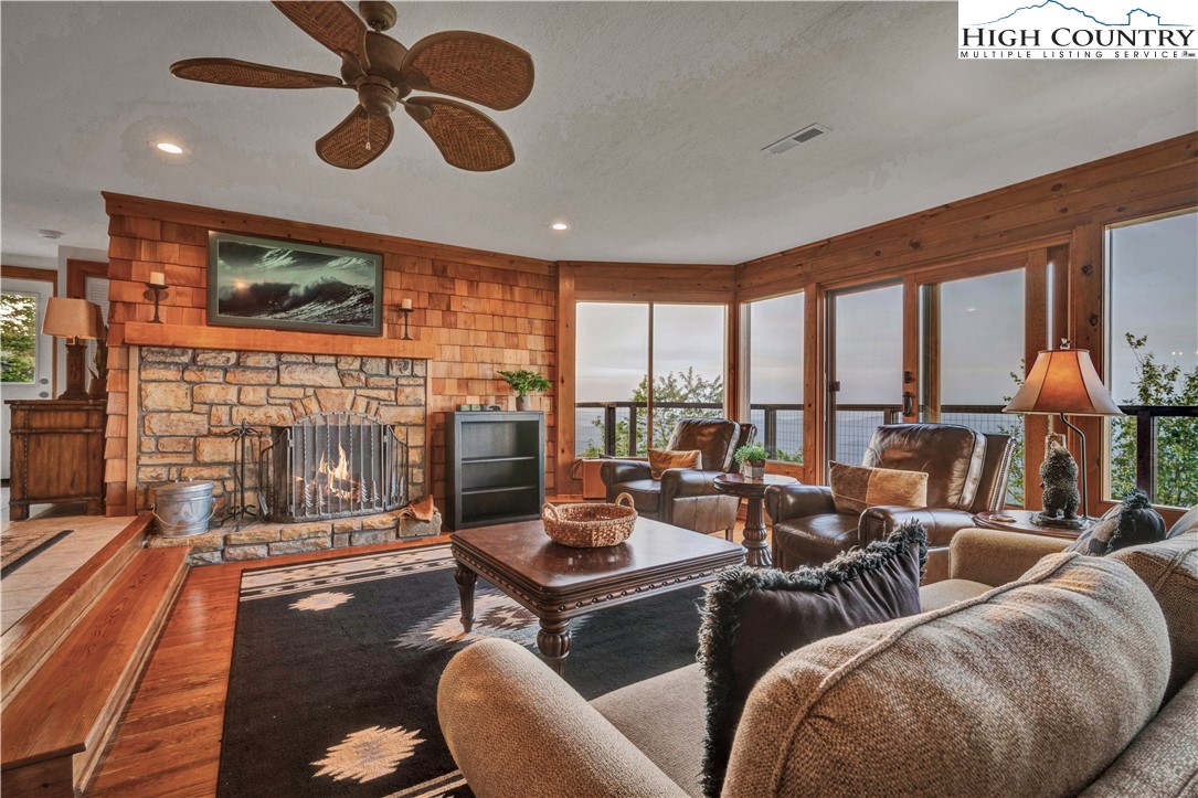 311 N Pinnacle Ridge Road