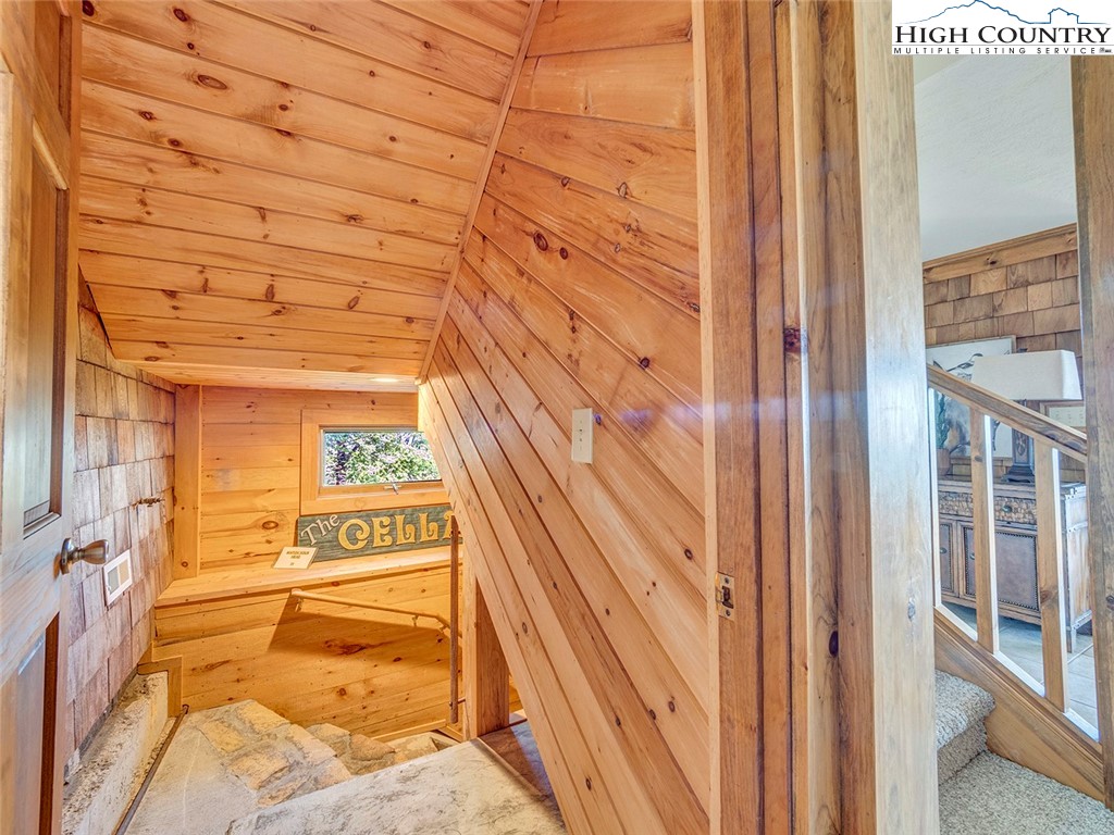 311 N Pinnacle Ridge Road