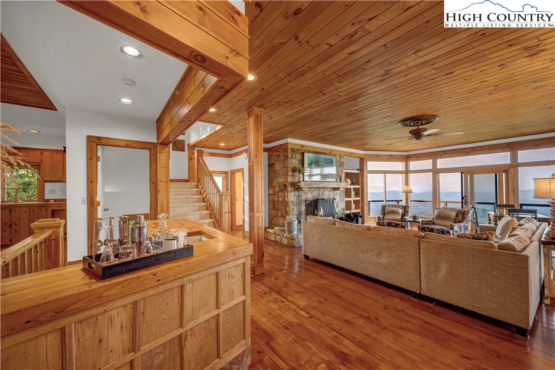 311 N Pinnacle Ridge Road