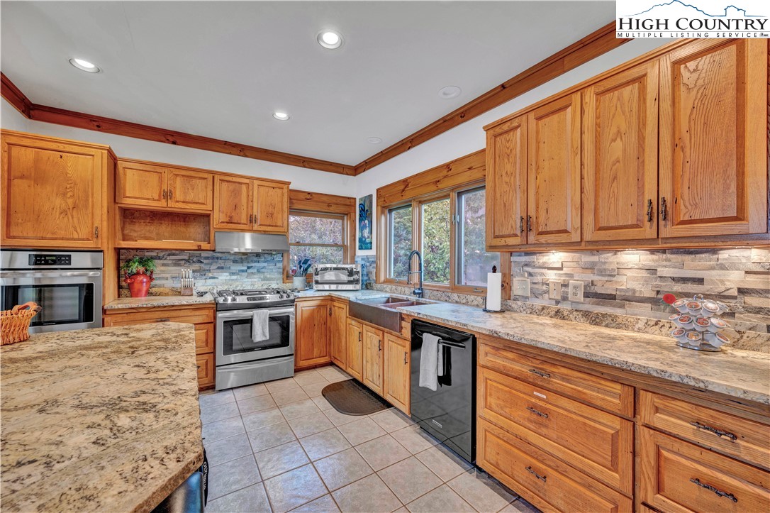 311 N Pinnacle Ridge Road