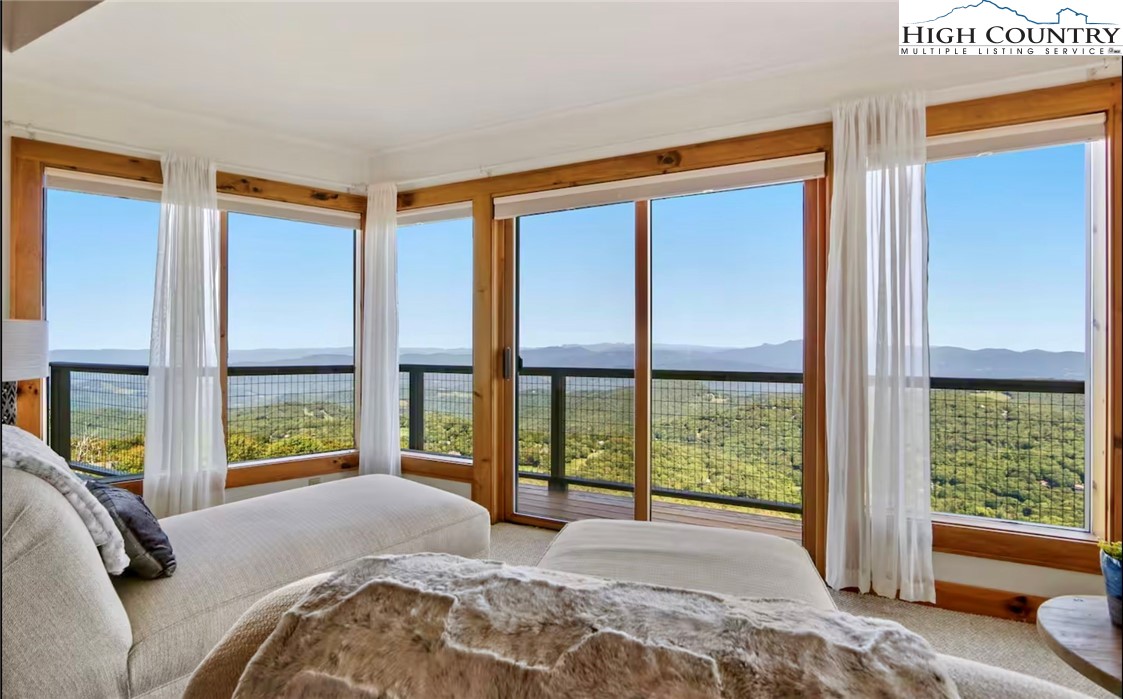 311 N Pinnacle Ridge Road