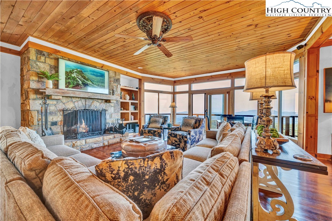 311 N Pinnacle Ridge Road