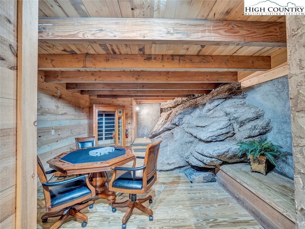 311 N Pinnacle Ridge Road