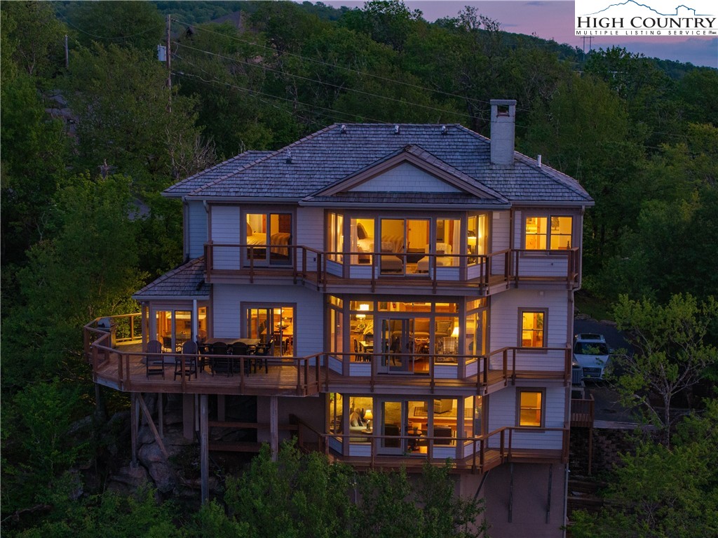 311 N Pinnacle Ridge Road