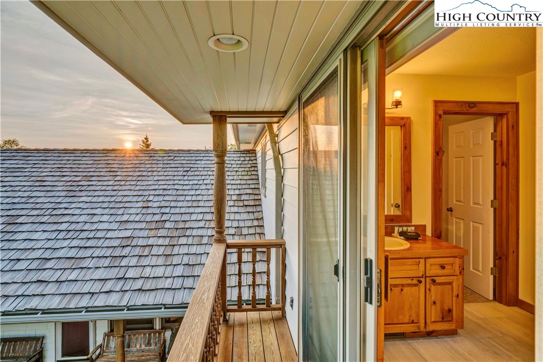 311 N Pinnacle Ridge Road