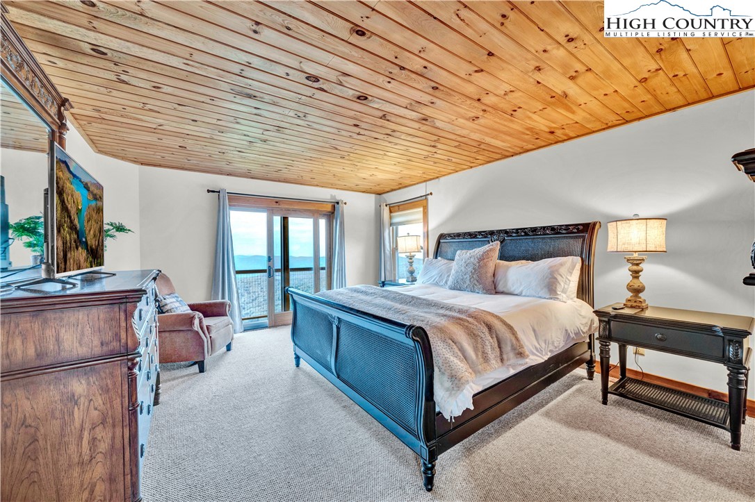 311 N Pinnacle Ridge Road