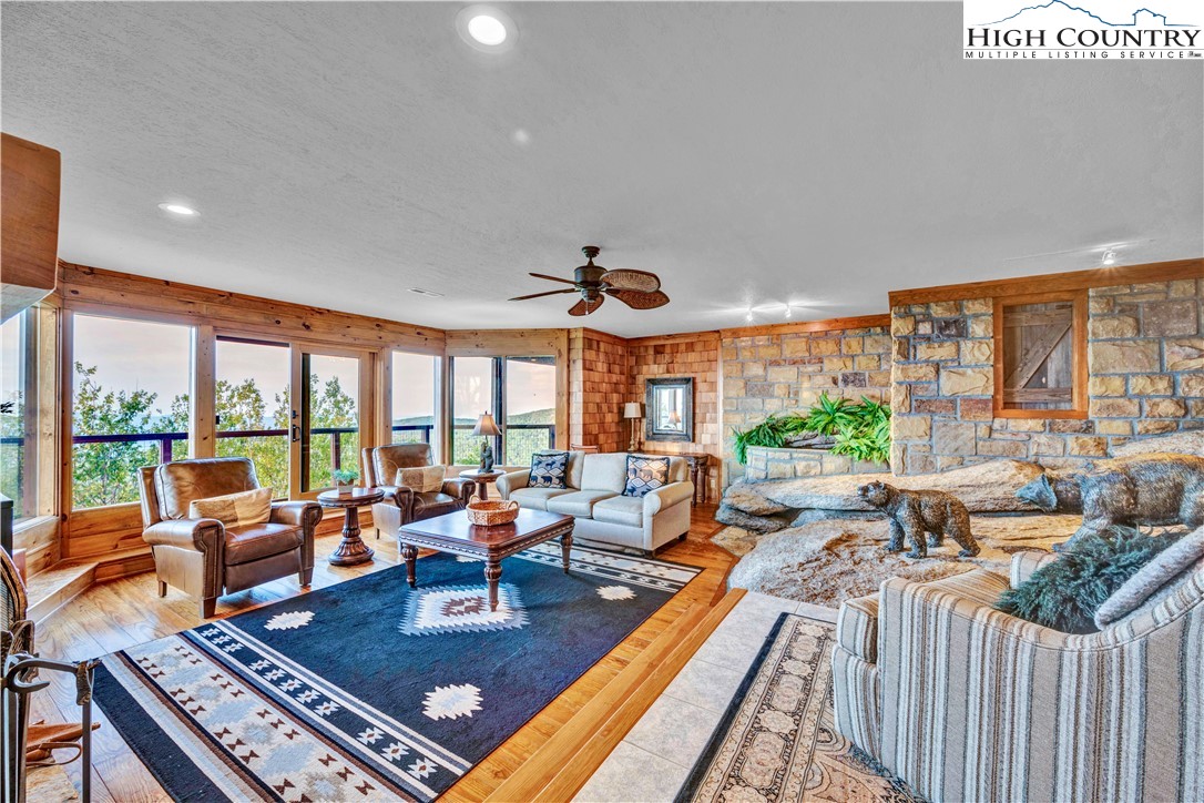 311 N Pinnacle Ridge Road