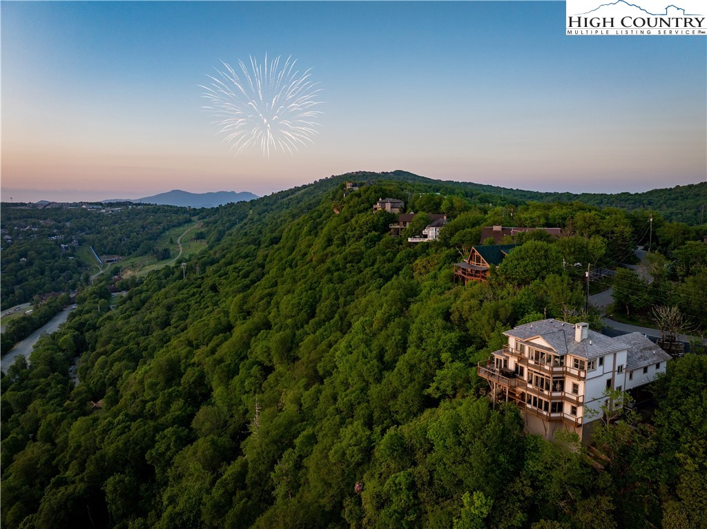 311 N Pinnacle Ridge Road