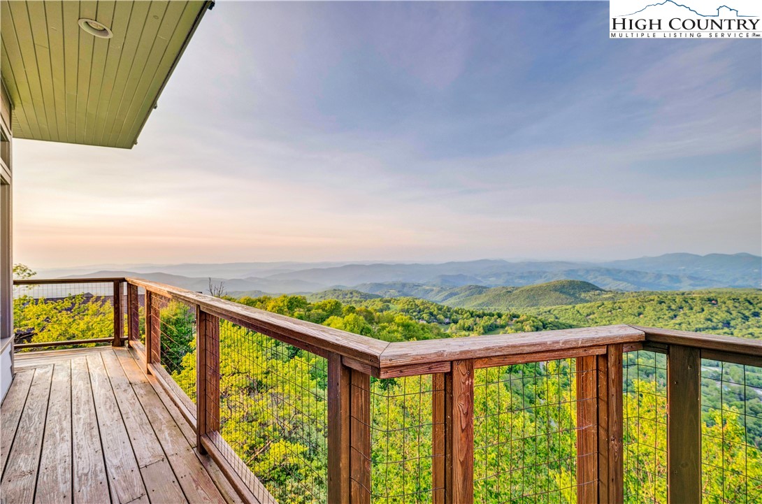 311 N Pinnacle Ridge Road