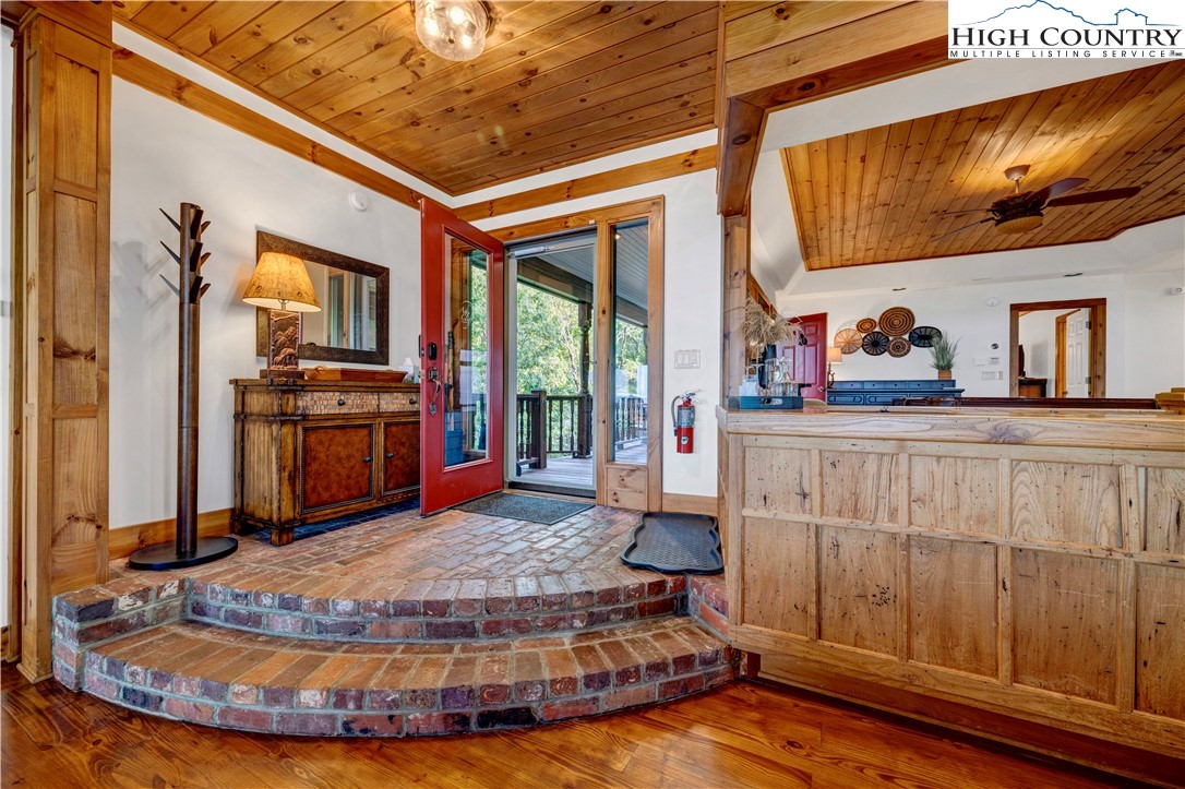 311 N Pinnacle Ridge Road