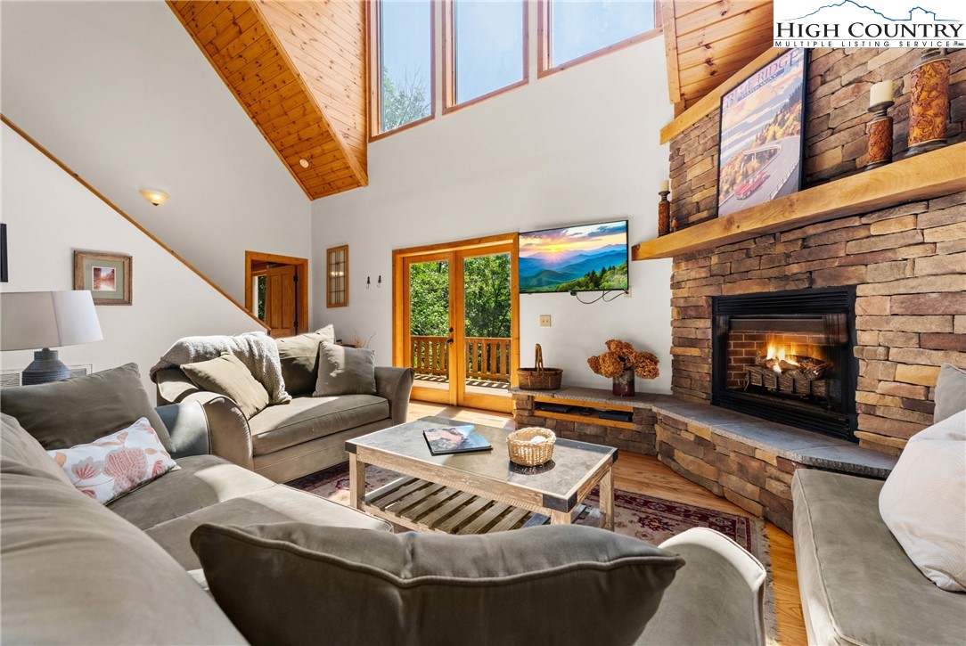 809 Thorncliff Drive