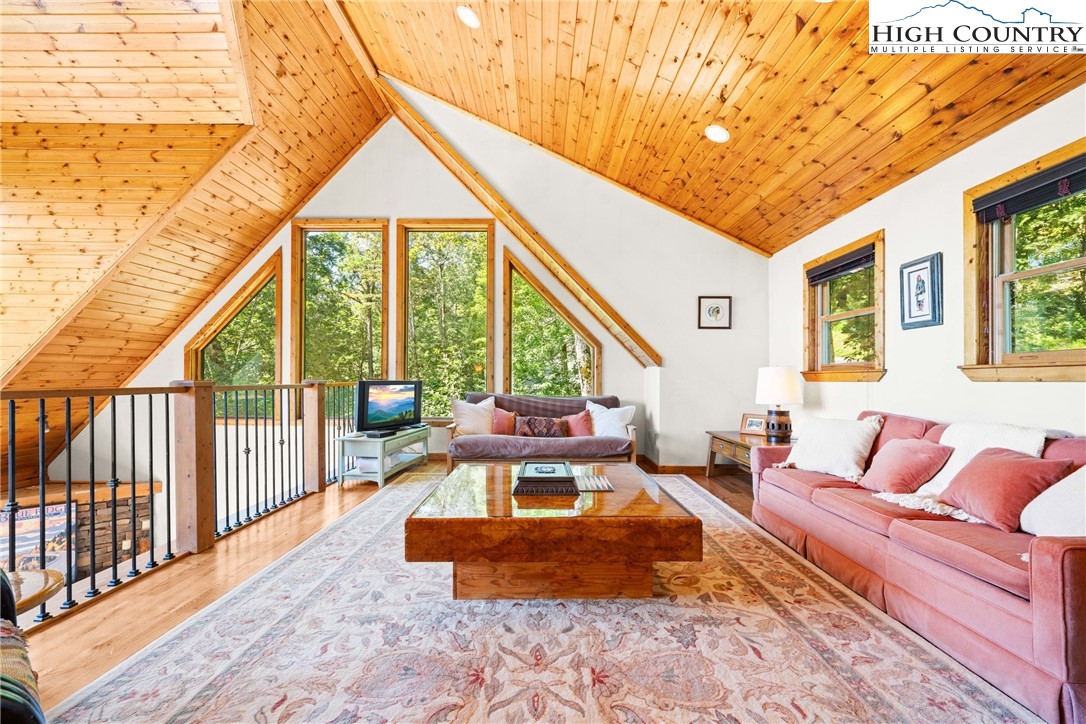 809 Thorncliff Drive