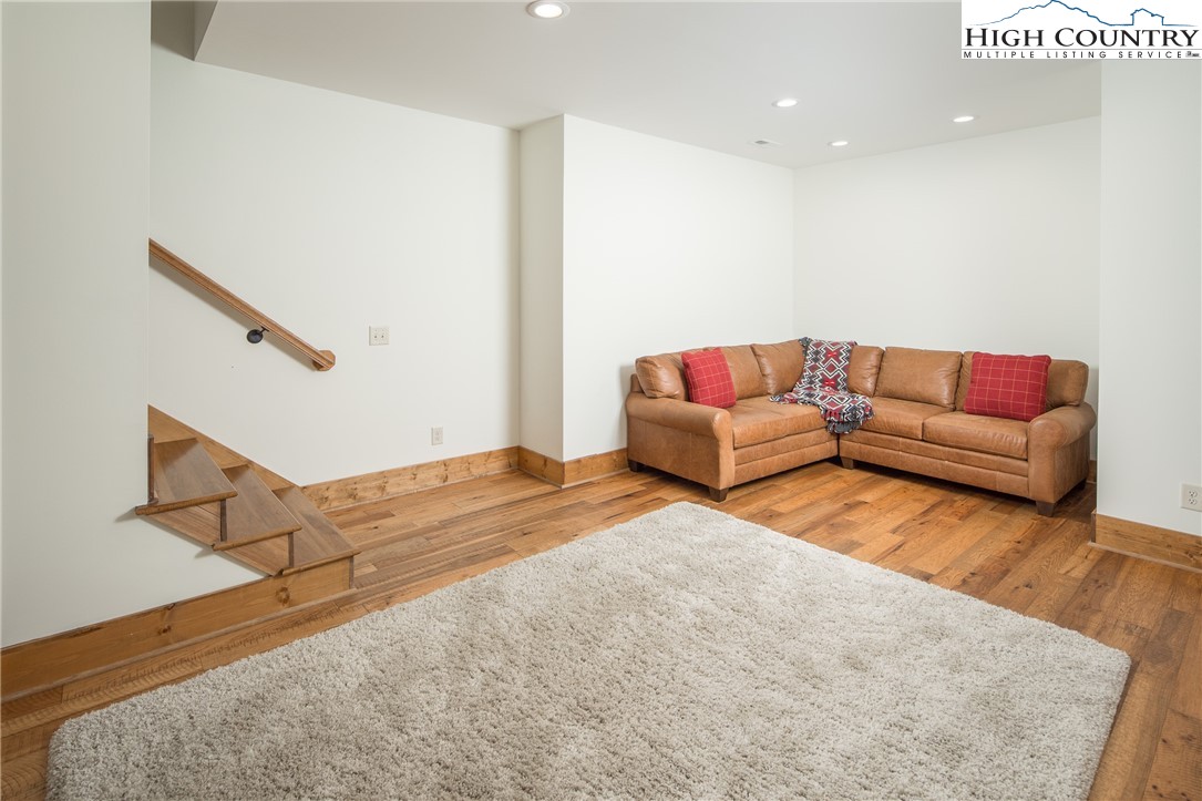 108 Nightshade Road
