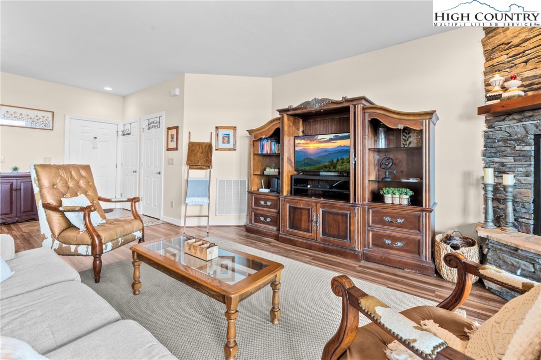 375 Pleasant View 2D