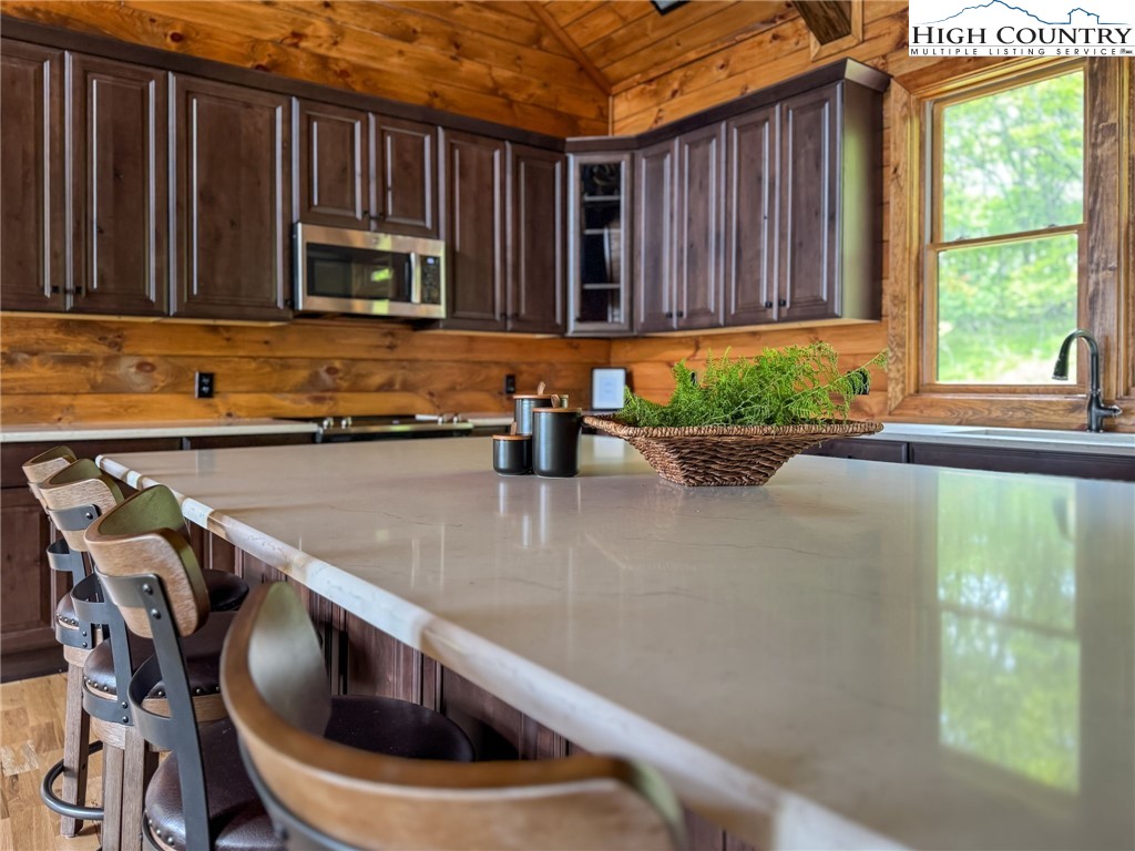 543 Broken Arrow Trail