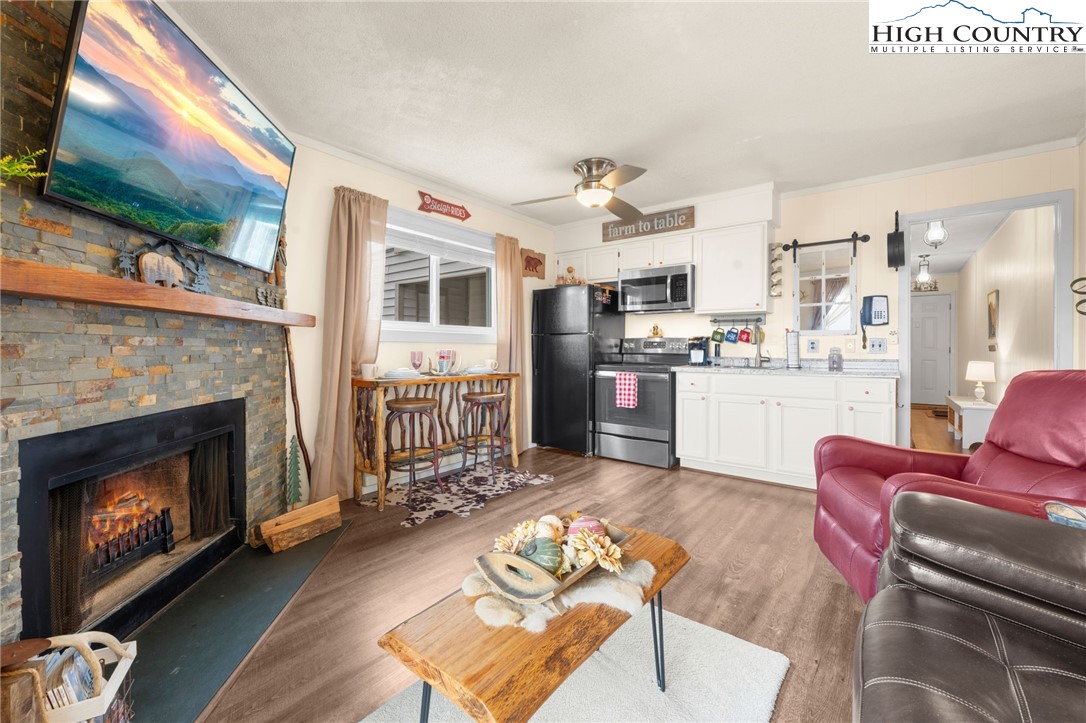 301 Pinnacle Inn Road 3304A