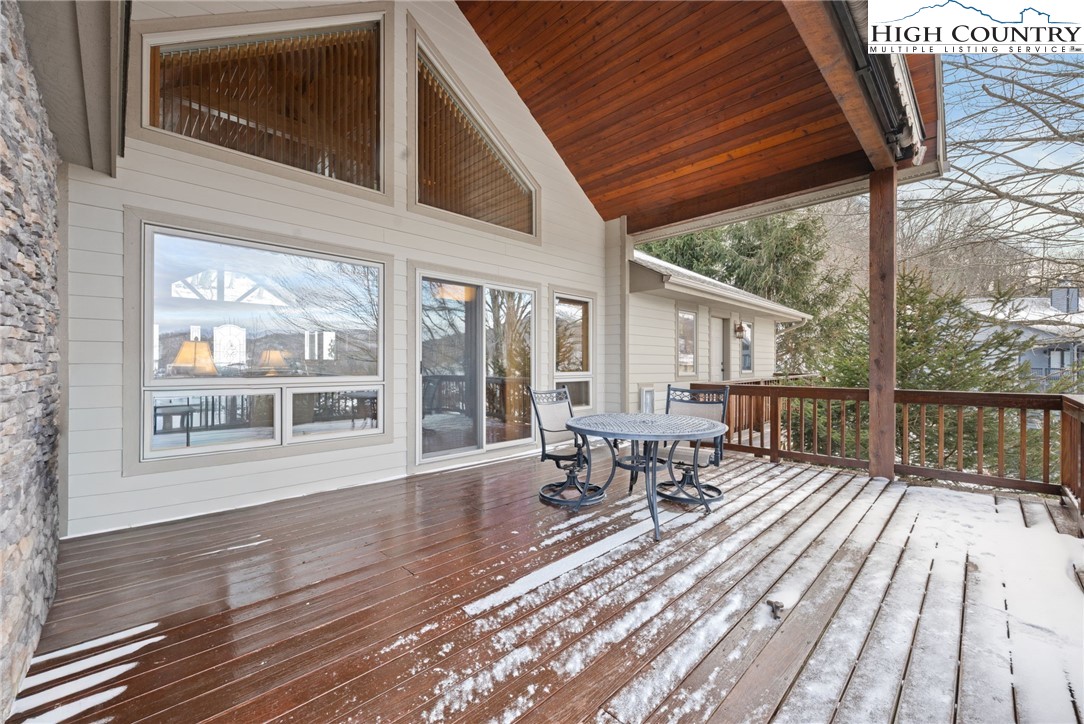 295 Supreme Golden Road