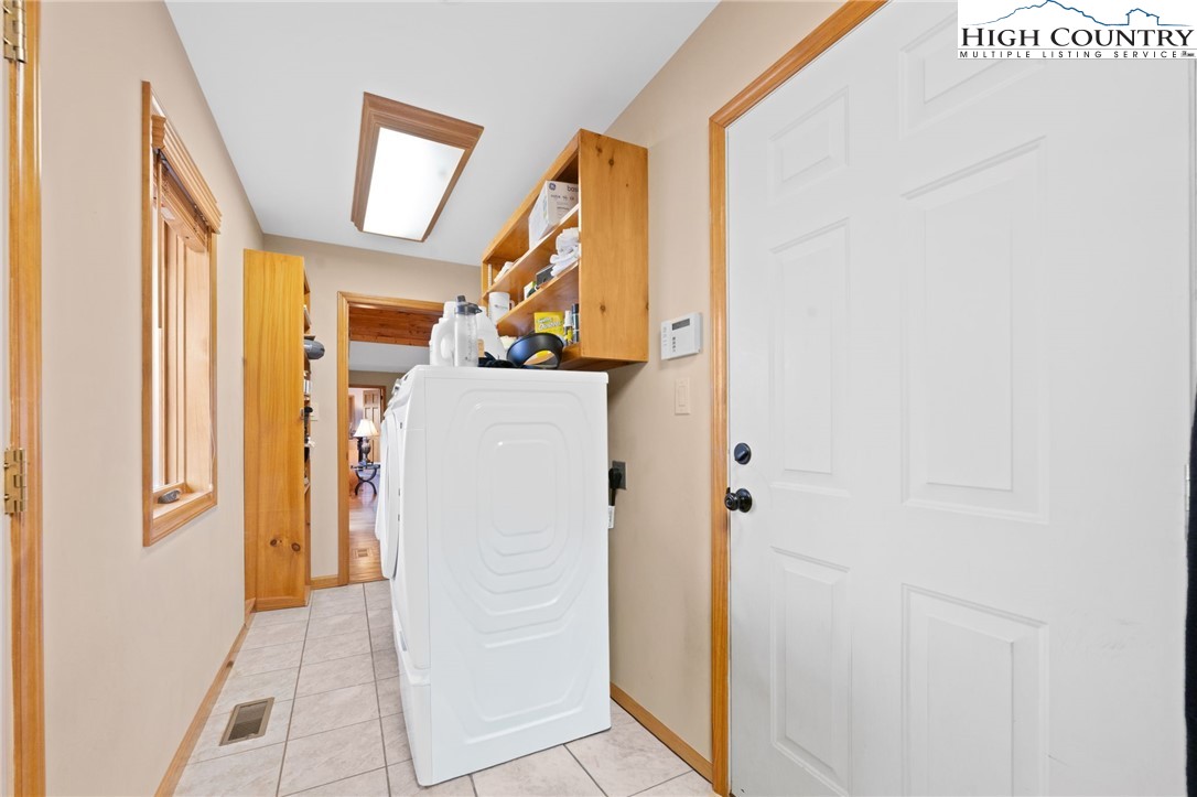 295 Supreme Golden Road