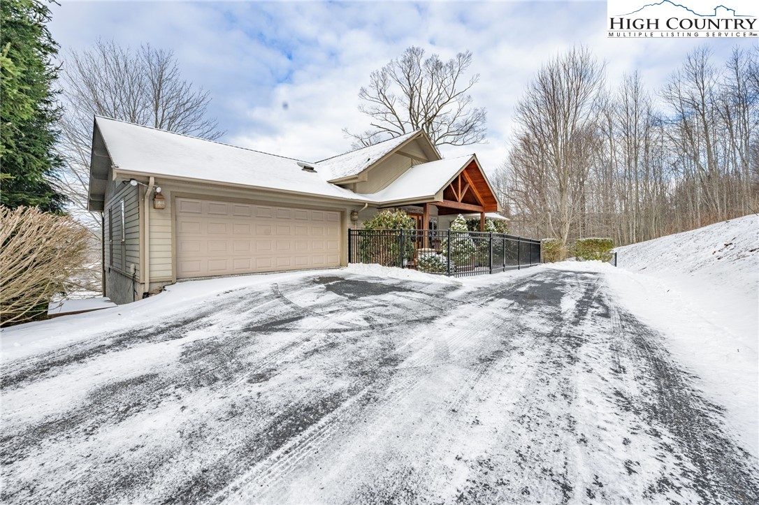 295 Supreme Golden Road