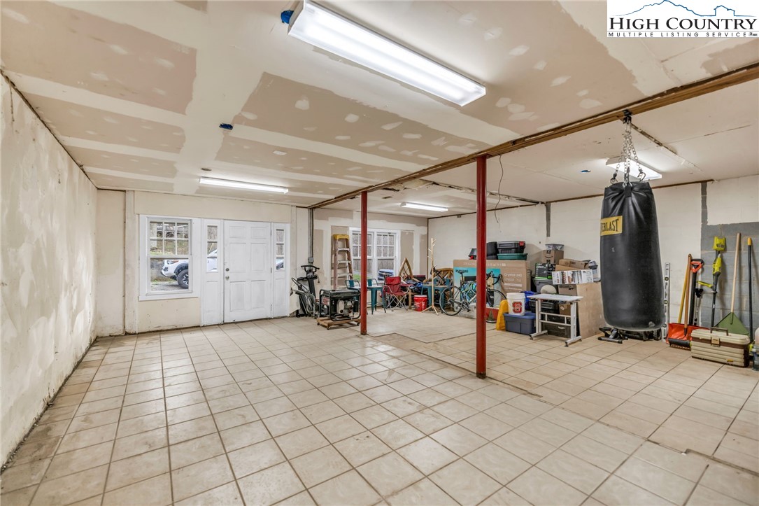 2292 Old Highway 16