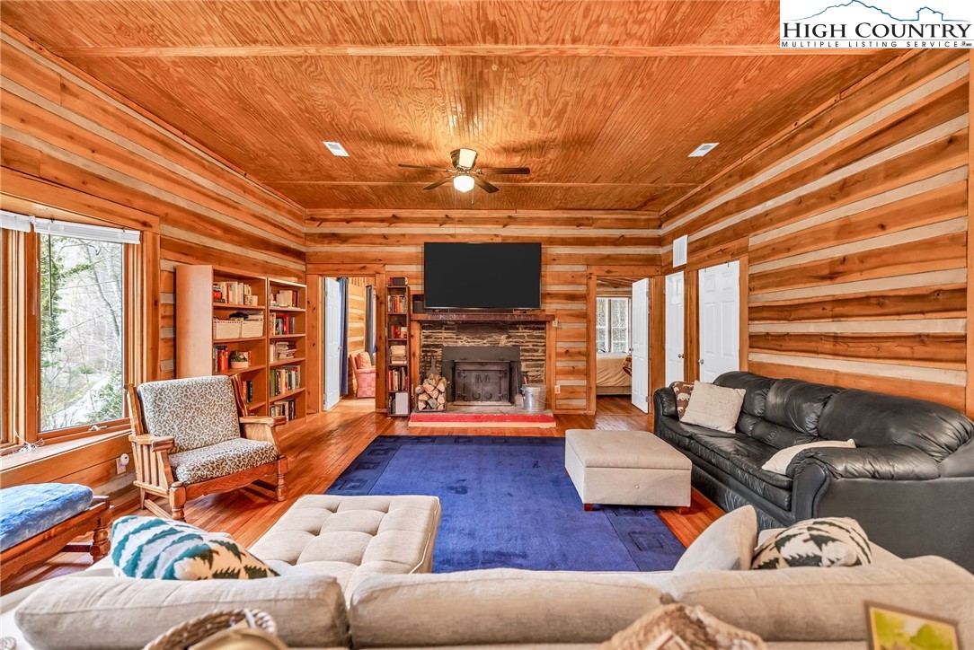 2292 Old Highway 16
