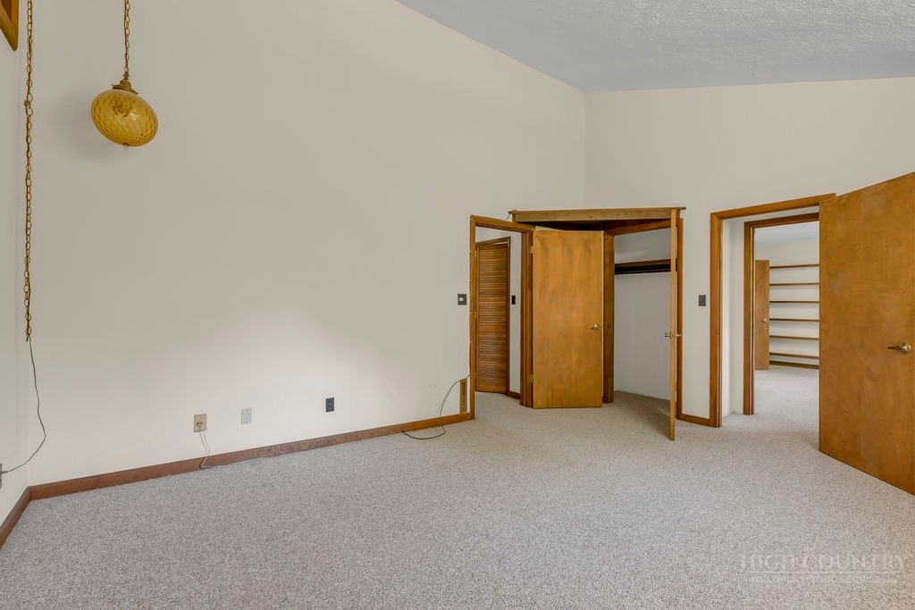 1065 Ravens Ridge Circle