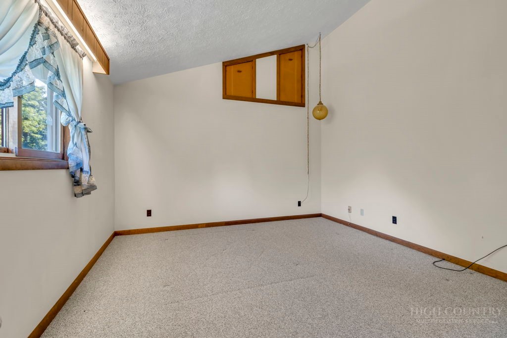 1065 Ravens Ridge Circle