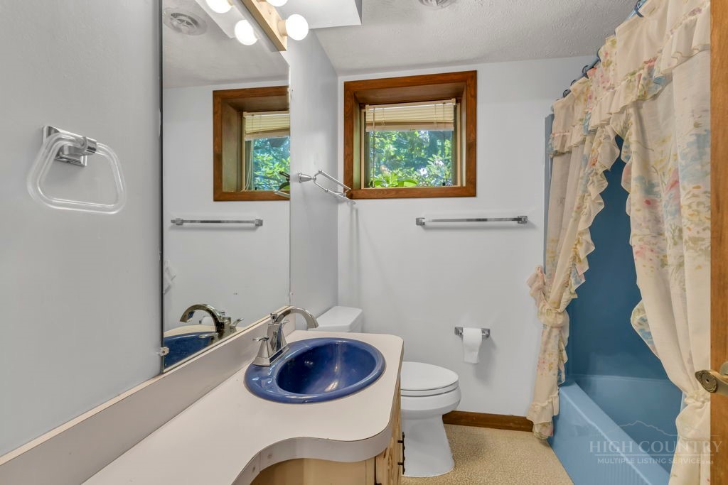 1065 Ravens Ridge Circle