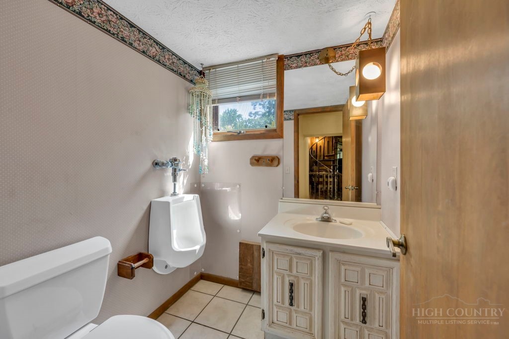 1065 Ravens Ridge Circle